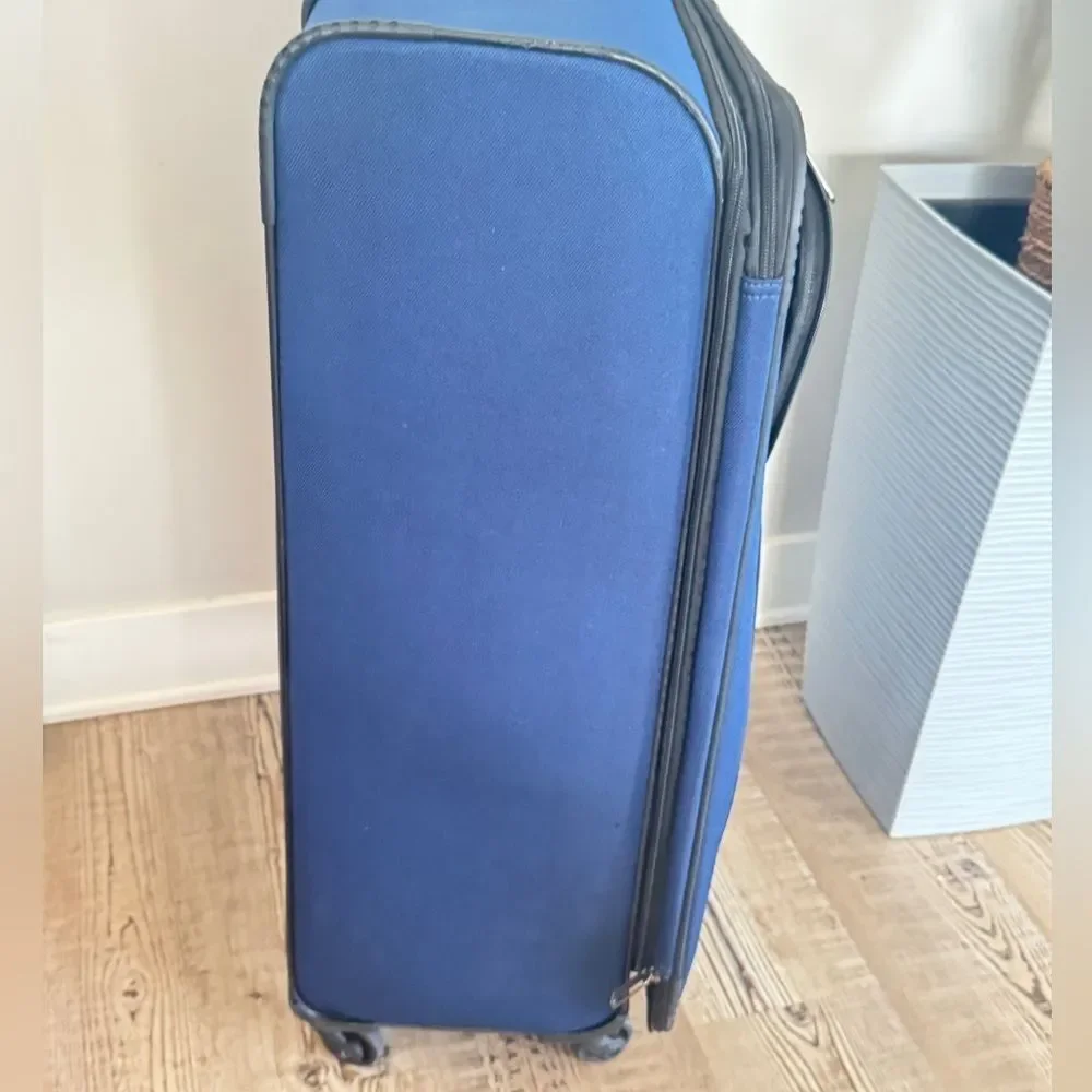 U.S. Traveler Aviron Bay exp. Softside Wheels,Navy, carry on Spinner Luggage